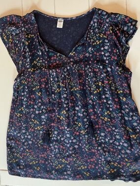 Old Navy Cap Sleeve Flower Blouse with Tassels XS